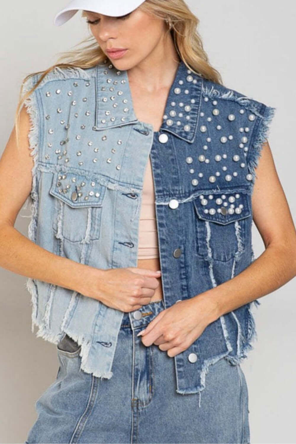 Chaqueta vaquera sin mangas con dobladillo sin rematar perla