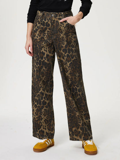 Leopard straight jeans with pockets, featuring a stylish fit and bold print, perfect for a trendy look.