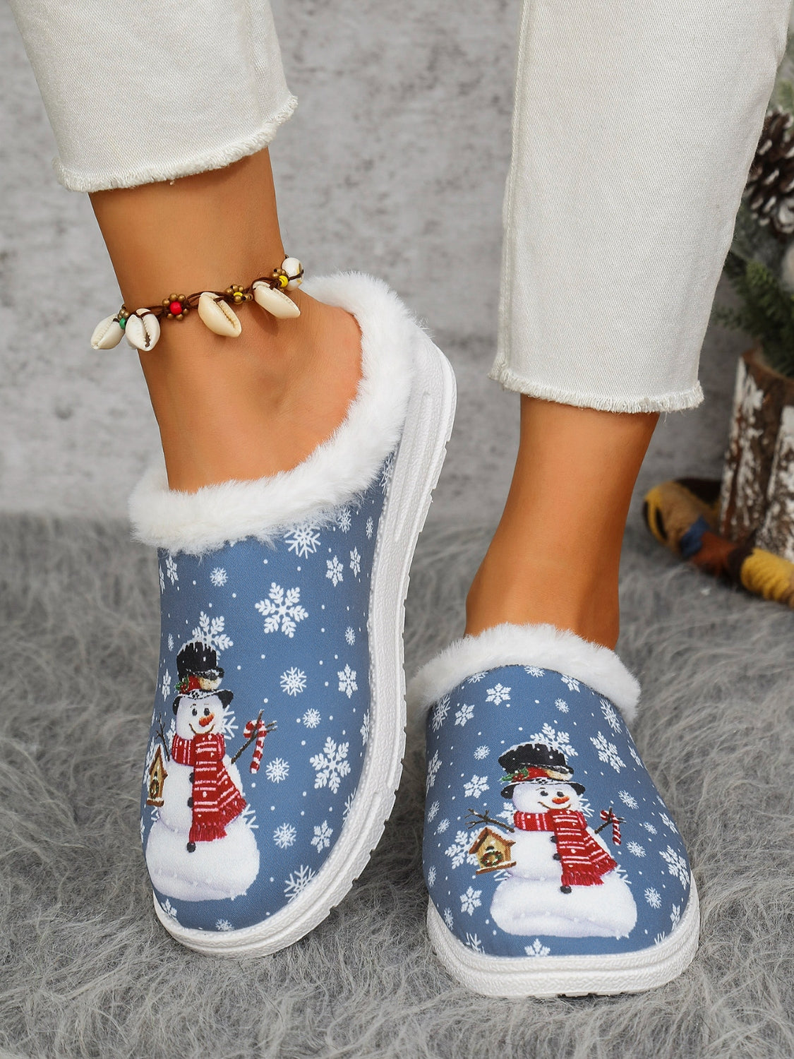 Cozy snowman print flat slippers with faux fur, perfect for holiday lounging in style. Ideal for Christmas sweaters and new arrivals!