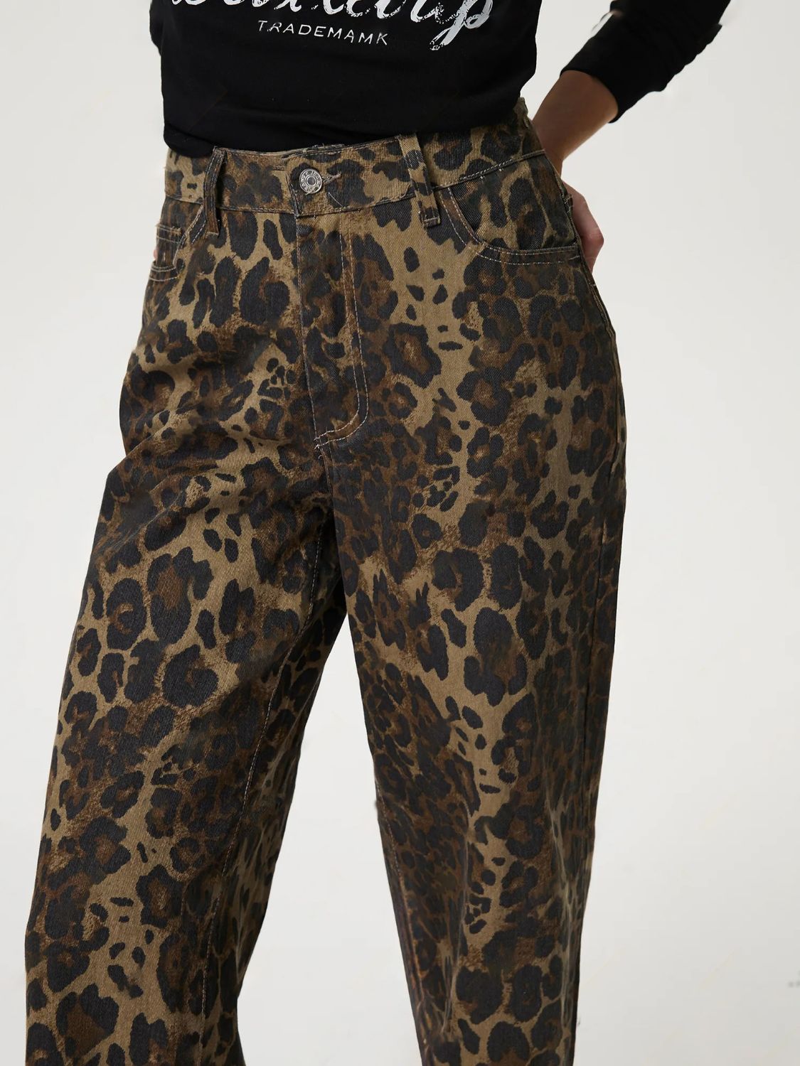 Leopard straight jeans with pockets, featuring a buttoned waist and bold animal print style.