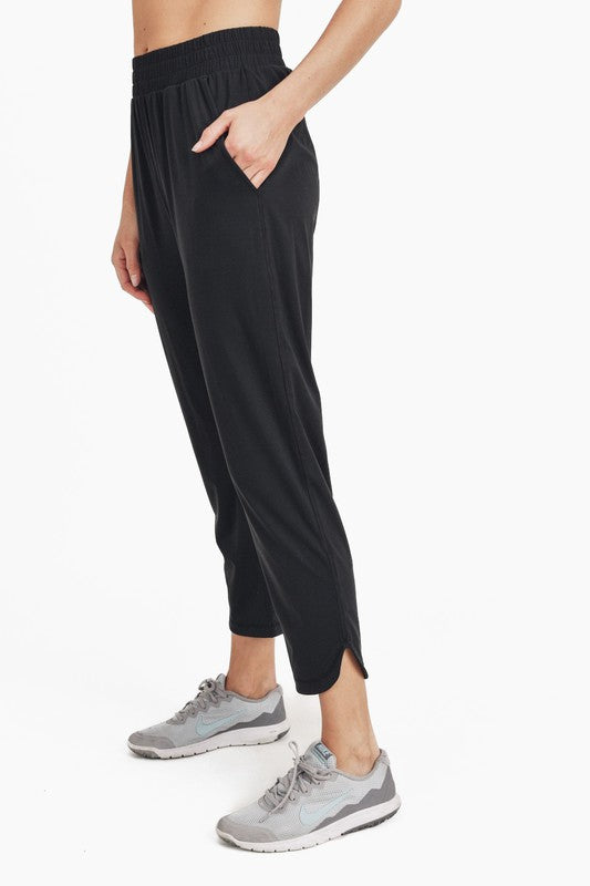 Joggers Athleisure con dobladillo redondeado con muesca