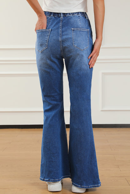 Jeans bootcut con cintura elástica y bolsillos