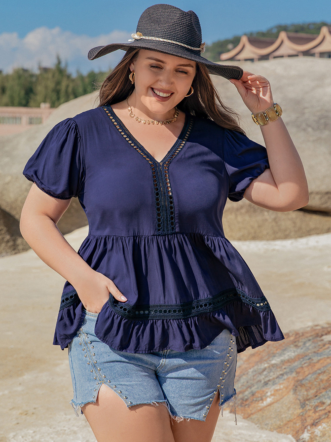 Blusa de manga corta con cuello en V y peplum de talla grande