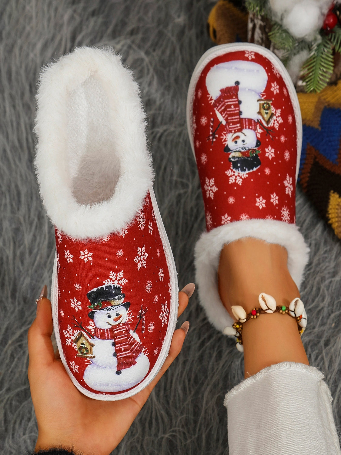 Cozy snowman print flat slippers with faux fur, perfect for holiday lounging and winter vibes. New arrivals for festive fun!