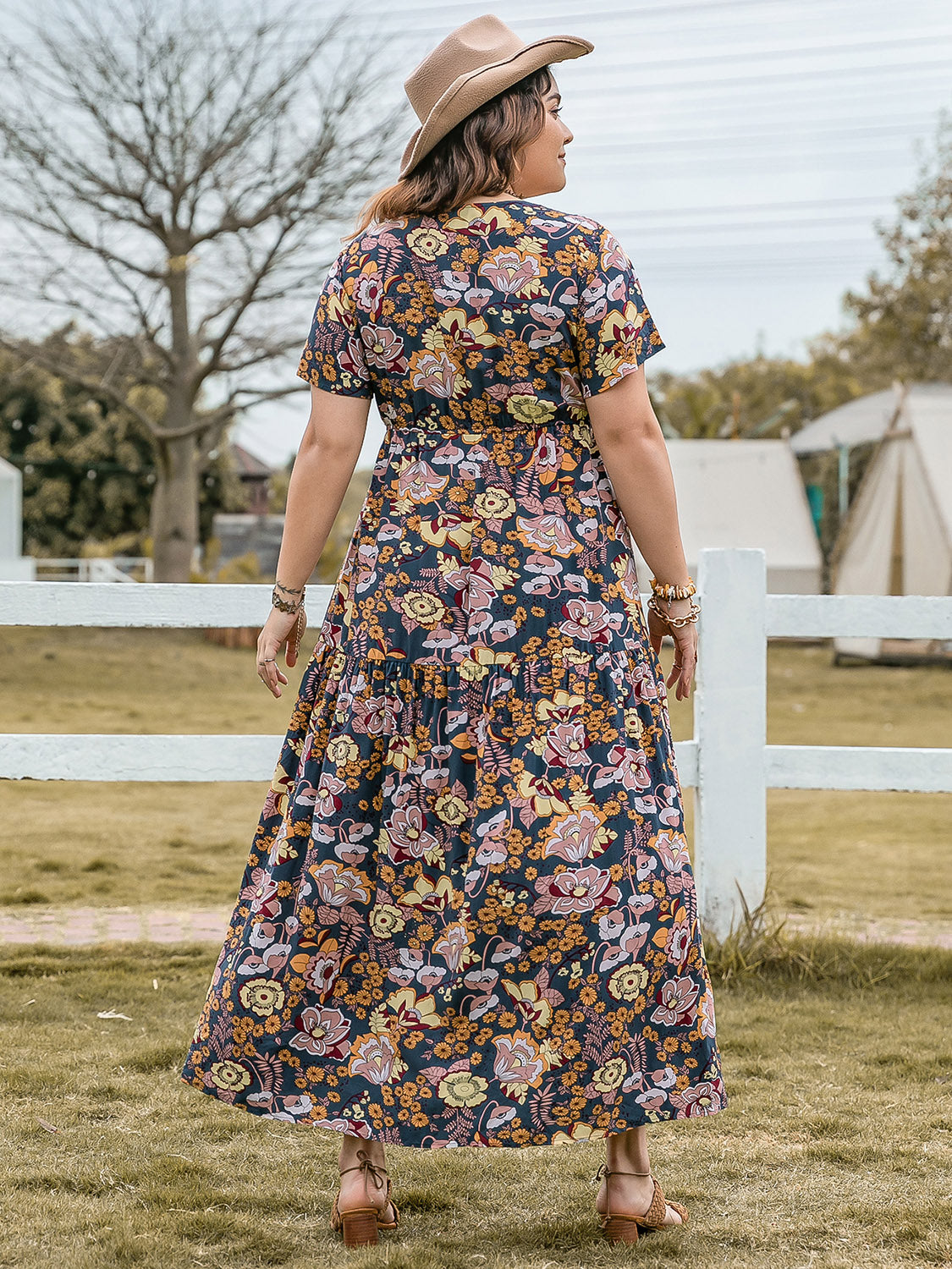 Vestido midi de manga corta estampado anudado de talla grande