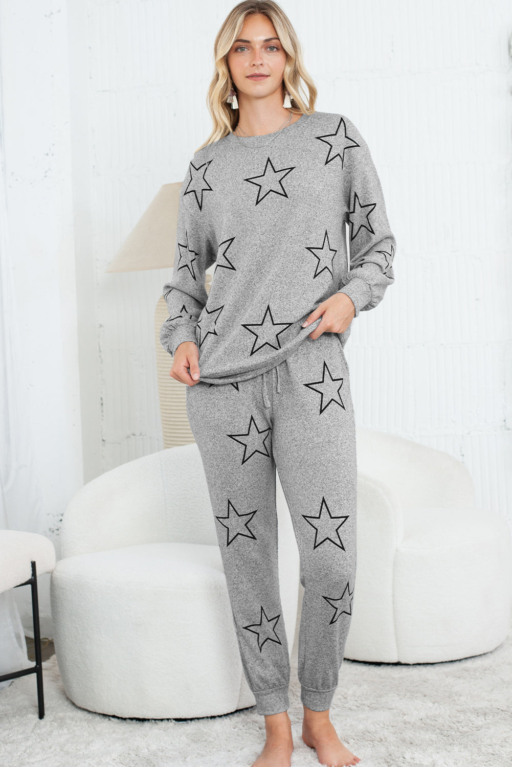 Conjunto de pantalón con cordón y top de manga larga con estampado de estrellas negras