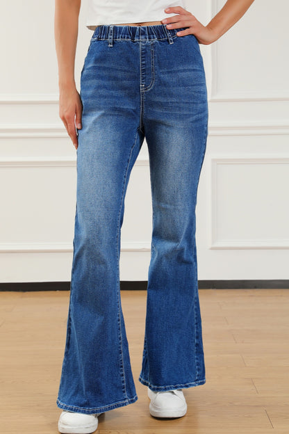 Jeans bootcut con cintura elástica y bolsillos