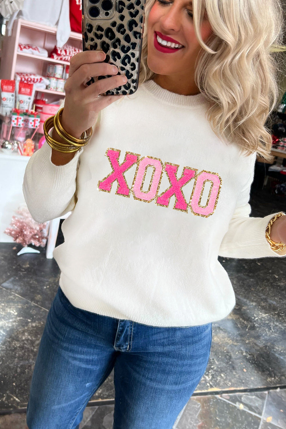 Jersey casual con cuello redondo y letras de chenilla XOXO blanco