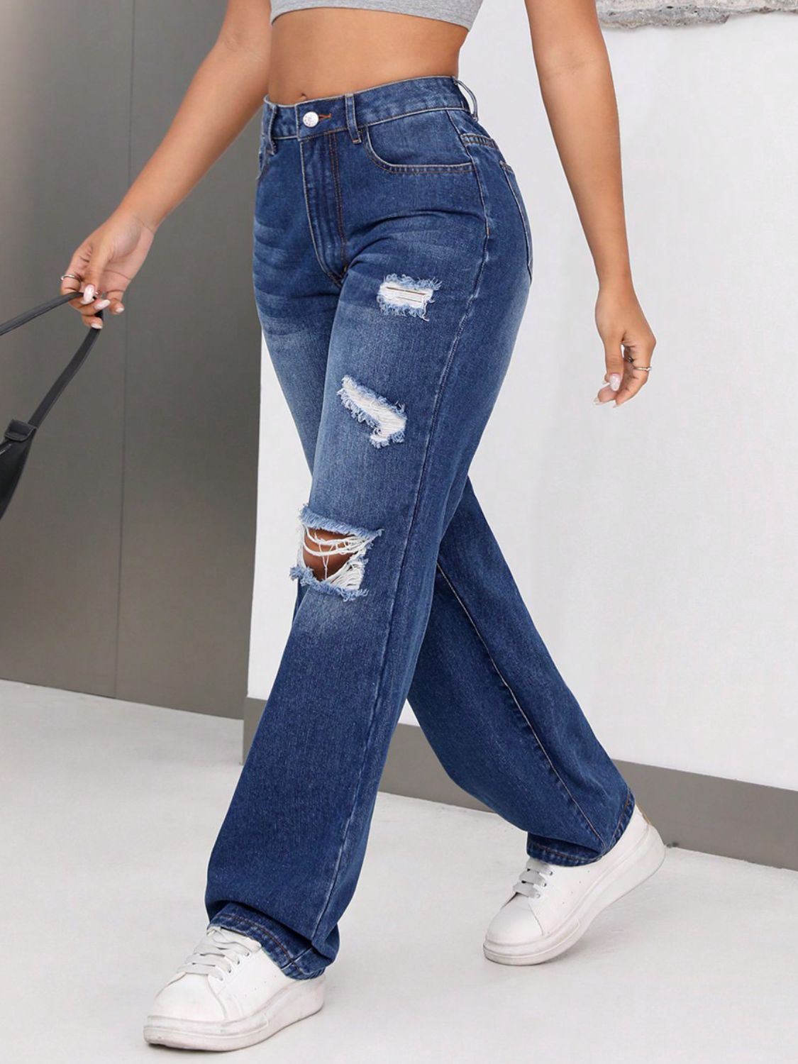 Jeans desgastados con bolsillos