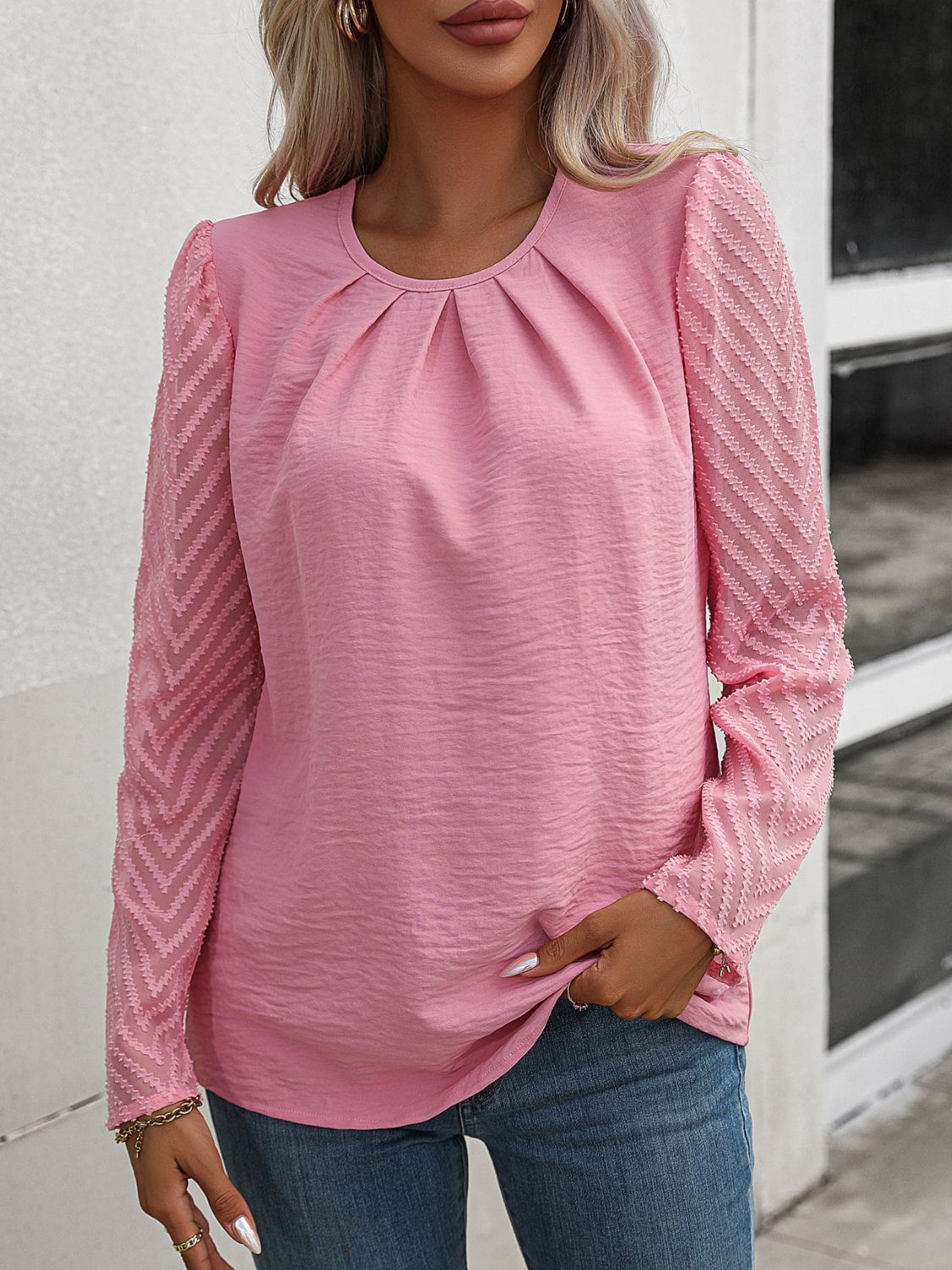 Blusa fruncida con cuello redondo y manga abullonada