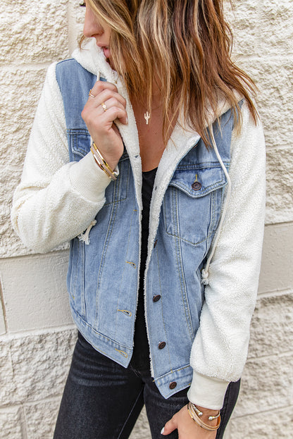 Chaqueta con capucha de denim sherpa empalmada en dos tonos