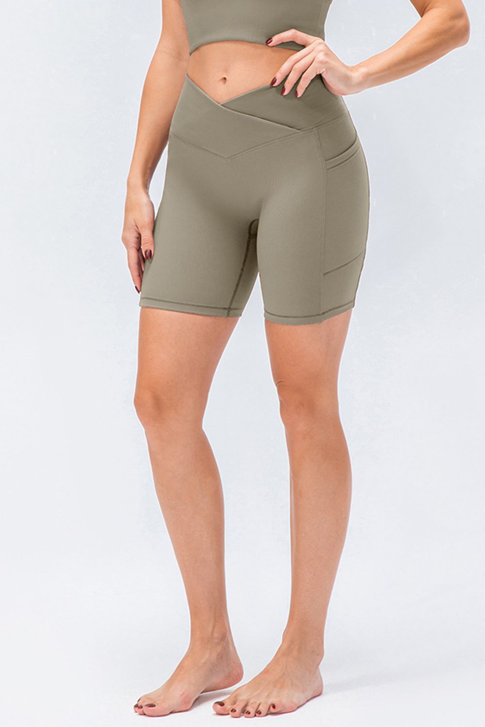 Shorts deportivos slim fit con cinturilla en V