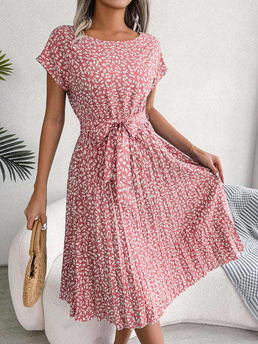 Vestido con cinturón y plisado con estampado floral