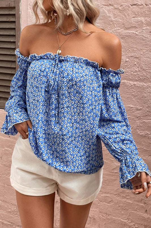 Blusa con hombros descubiertos y estampado con volantes