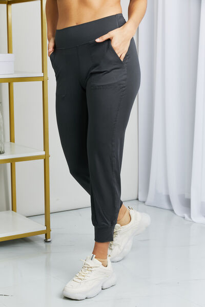 Leggings Depot Joggers recortados con cintura ancha y tamaño completo