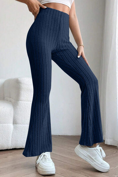 Pantalones acampanados de cintura alta acanalados de tamaño completo de Basic Bae