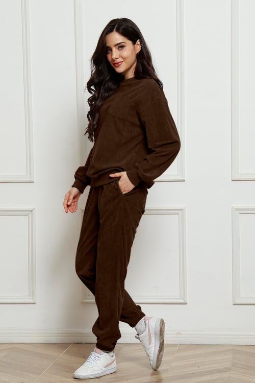 Round Neck Sweatshirt and Sweatpants Set