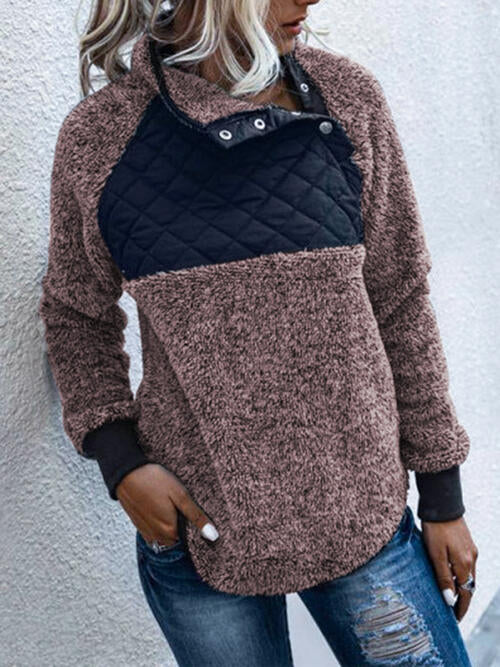 Sudadera con cuello alto en contraste y medio broche