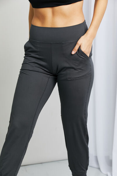 Leggings Depot Joggers recortados con cintura ancha y tamaño completo