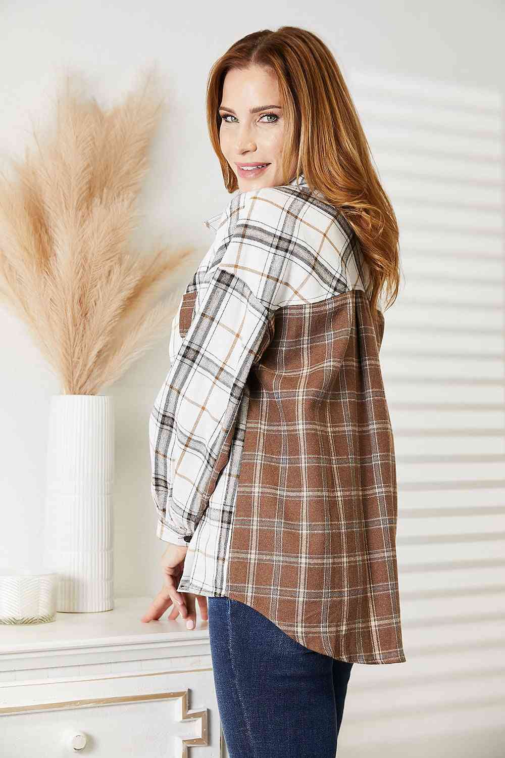 Chaqueta estilo camisa con botones en contraste a cuadros de Double Take